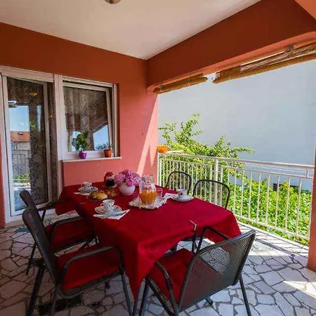 In 5568 Apartman *