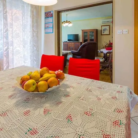 Apartment In 5568