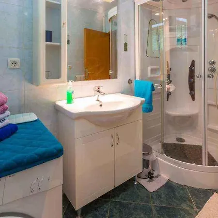 In 5568 Apartment *